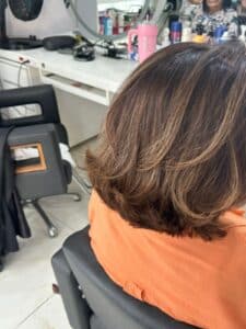 A Dayana Barros Concept une mais de 15 anos de experiência a um atendimento premium, focado em realçar sua beleza com técnica, cuidado e sofisticação. Oferecemos hidratação, corte, escova, mechas, coloração, unhas, cílios e depilação com produtos de alta qualidade e atenção personalizada. Estamos no bairoo de Vila Ema pertinho do Parque São Lucas, Vila Industrial, Vila Alpina e Vila Guarani, proporcionando conforto, confiança e resultados que elevam sua autoestima em cada visita.