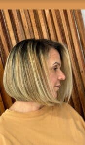 A Dayana Barros Concept une mais de 15 anos de experiência a um atendimento premium, focado em realçar sua beleza com técnica, cuidado e sofisticação. Oferecemos hidratação, corte, escova, mechas, coloração, unhas, cílios e depilação com produtos de alta qualidade e atenção personalizada. Estamos no bairoo de Vila Ema pertinho do Parque São Lucas, Vila Industrial, Vila Alpina e Vila Guarani, proporcionando conforto, confiança e resultados que elevam sua autoestima em cada visita.