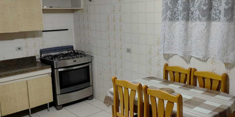 Procurando a melhor chácara para alugar por dia em Santana do Parnaíba? A Chácara Castello é o refúgio exclusivo que você busca, combinando lazer de clube com a paz da natureza, a poucos minutos de Alphaville e São Paulo. Nossa estrutura é imbatível: aproveite uma piscina refrescante integrada à área gourmet com churrasqueira completa. Para o entretenimento, temos mesa de sinuca, lago relaxante e um complexo esportivo profissional com quadra de tênis, beach tennis, campo de futebol e quadra poliesportiva. Seja para um churrasco em família, Day Use ou eventos, a Chácara Castello oferece privacidade e diversão garantida. Garanta sua reserva e viva momentos inesquecíveis no melhor espaço de lazer da região!